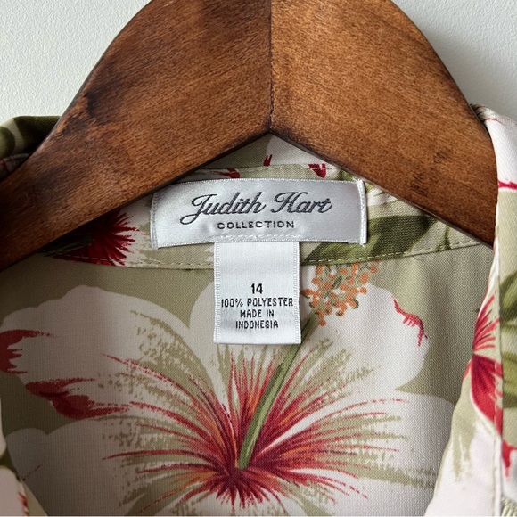 Judith Hart Collection Button Up - Picture 5 of 5